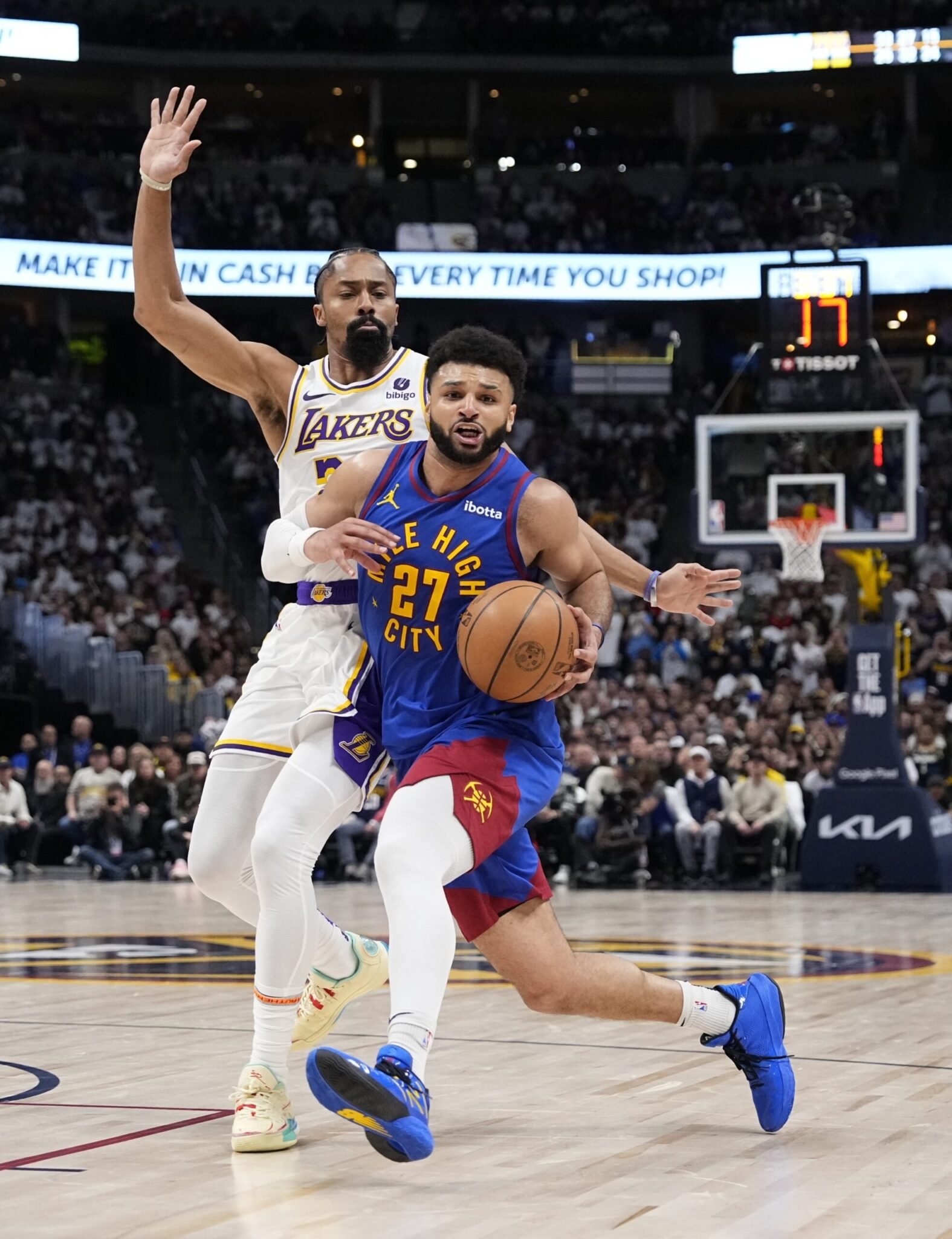 Denver Nuggets defeat the Los Angeles Lakers in the last seconds thanks to a buzzer-beater by Jamal Murray